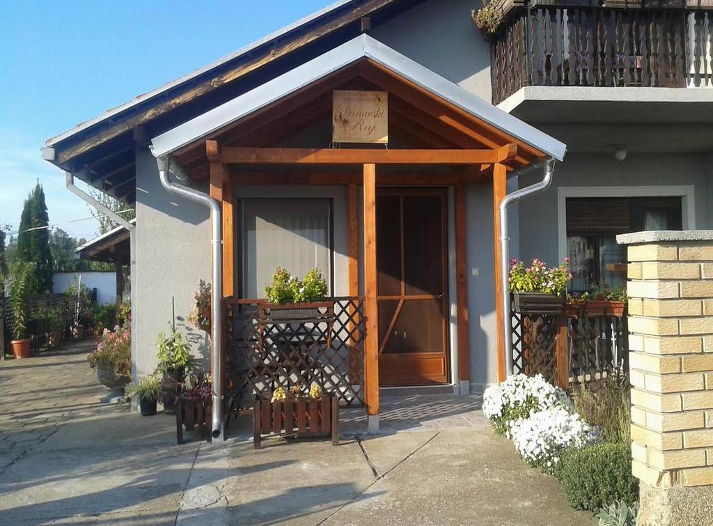 Guest House Dunavski Raj Kostol エクステリア 写真